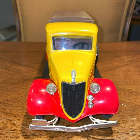 Solido Ford V8 Pick Up 1936 Dunlop Tyres Graphics Model Truck 1/19 Scale - Picture 2 of 9